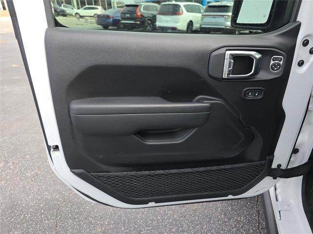 used 2025 Jeep Gladiator car, priced at $38,997