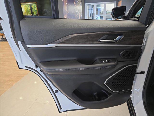 new 2026 Jeep Grand Cherokee car, priced at $53,325