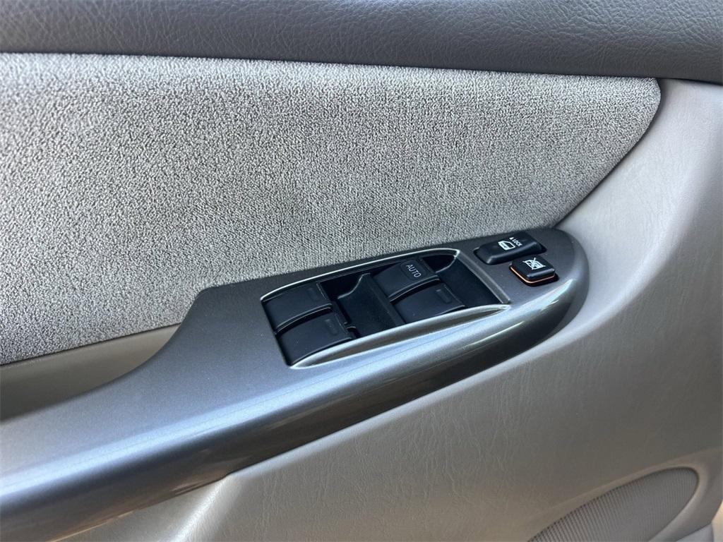 used 2006 Toyota Sienna car, priced at $10,995