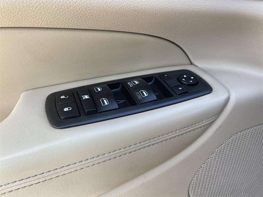 used 2014 Jeep Grand Cherokee car, priced at $13,498