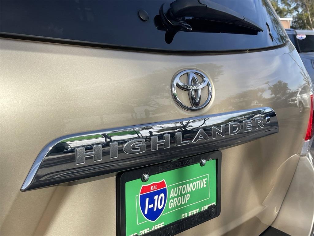 used 2012 Toyota Highlander car, priced at $15,504