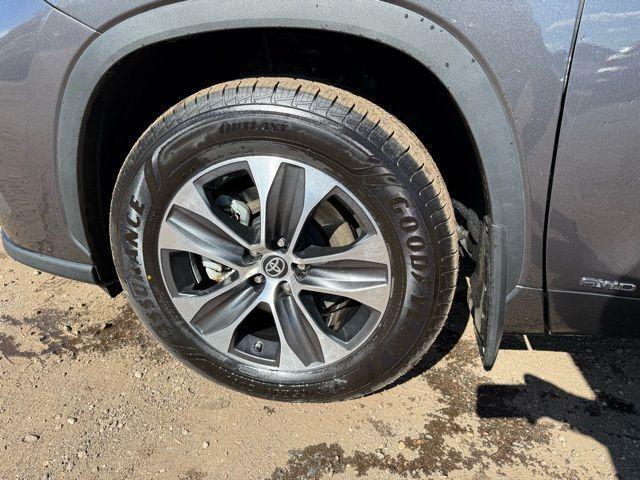used 2025 Toyota Highlander Hybrid car, priced at $49,988