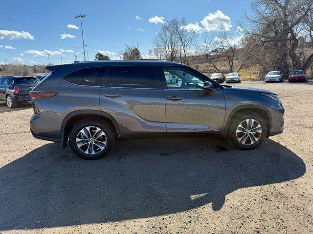 used 2025 Toyota Highlander Hybrid car, priced at $49,988