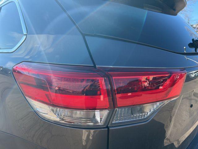 used 2018 Toyota Highlander car, priced at $22,995