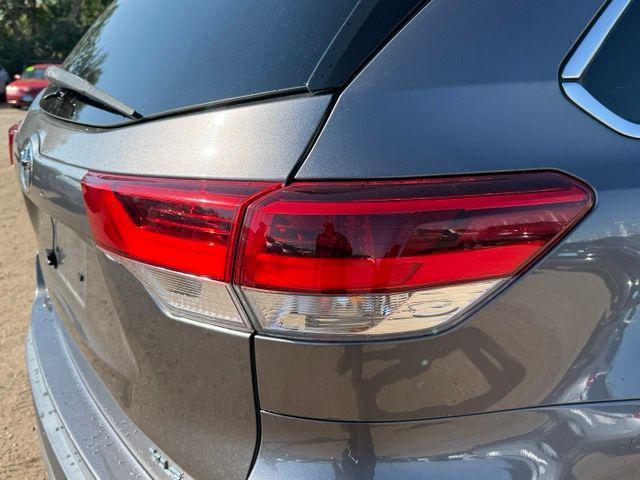 used 2019 Toyota Highlander car, priced at $27,188