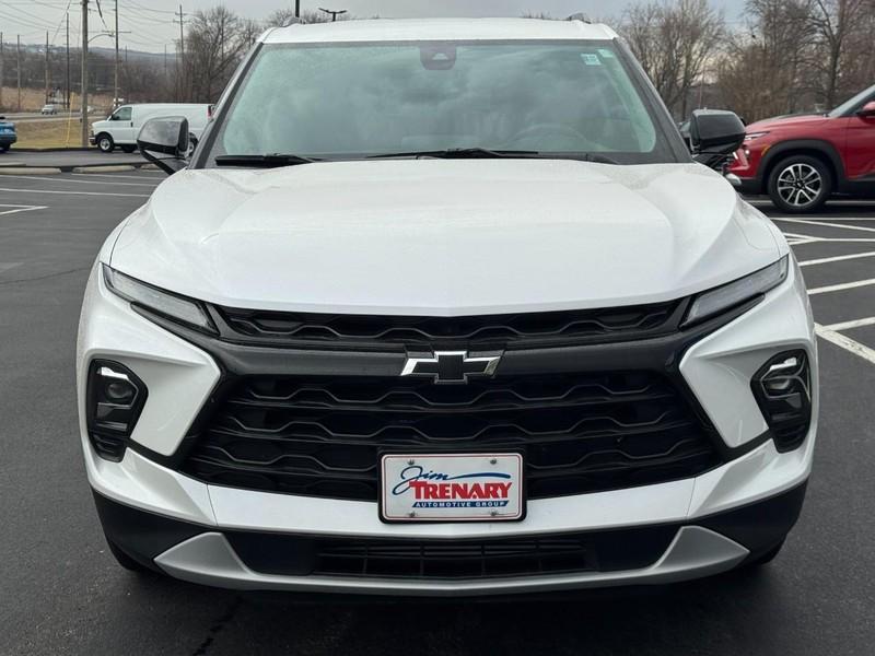 new 2025 Chevrolet Blazer car, priced at $33,135