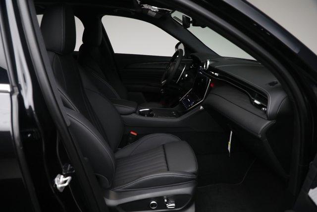 new 2025 Maserati Grecale car, priced at $70,745