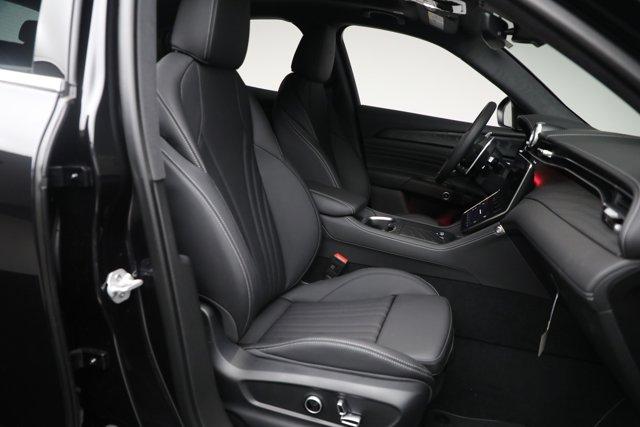 new 2025 Maserati Grecale car, priced at $70,745