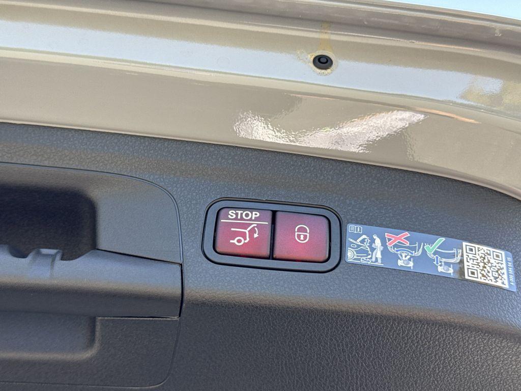 new 2026 Mercedes-Benz GLE 450 car, priced at $91,150