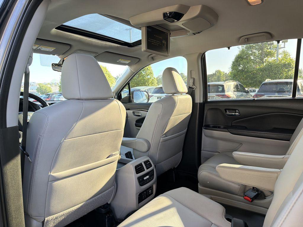 used 2022 Honda Pilot car, priced at $33,150