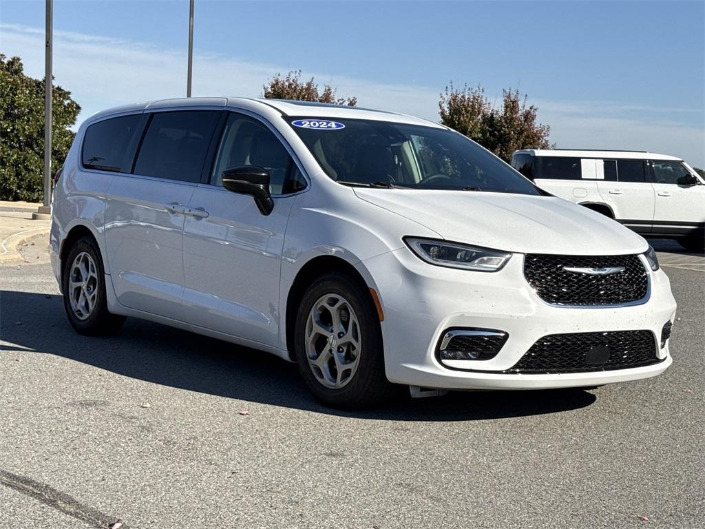 used 2024 Chrysler Pacifica car, priced at $34,237