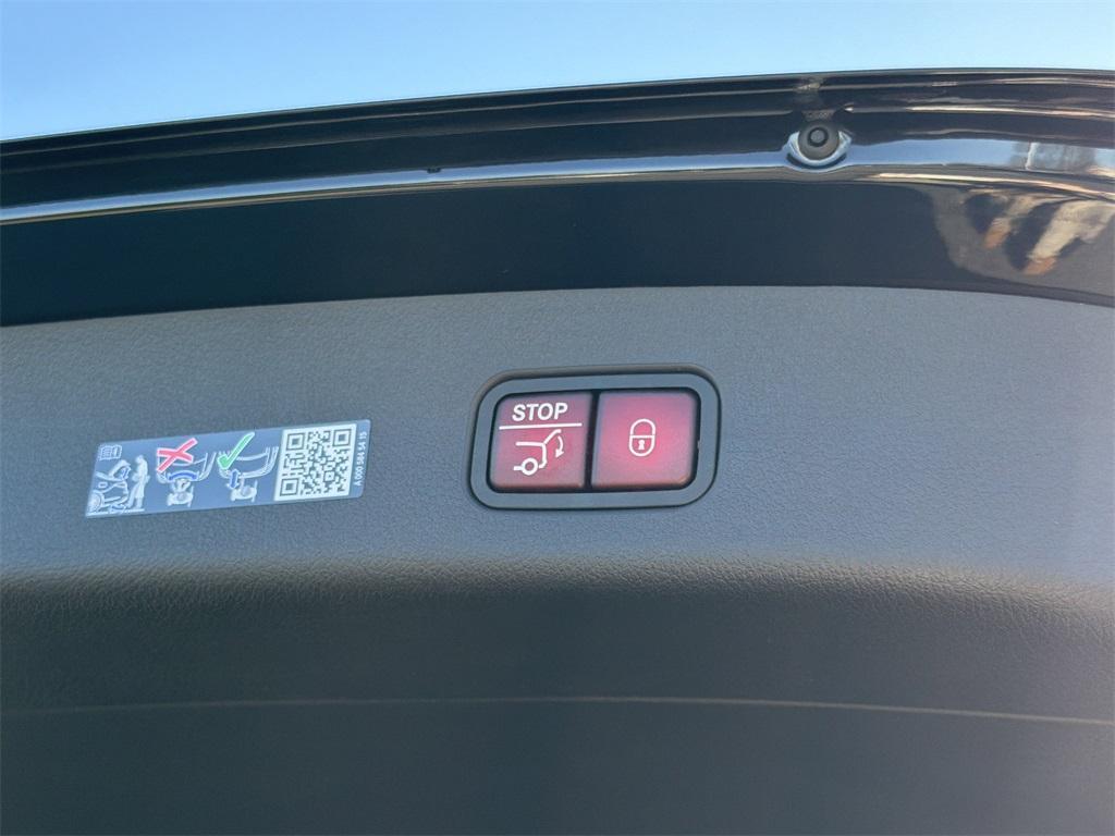 new 2026 Mercedes-Benz GLC 300 car, priced at $61,105