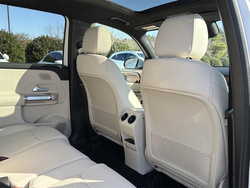 new 2025 Mercedes-Benz GLB 250 car, priced at $52,230