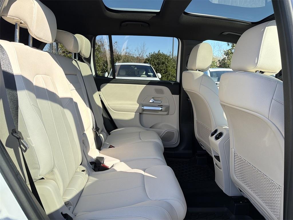 new 2025 Mercedes-Benz GLB 250 car, priced at $52,230