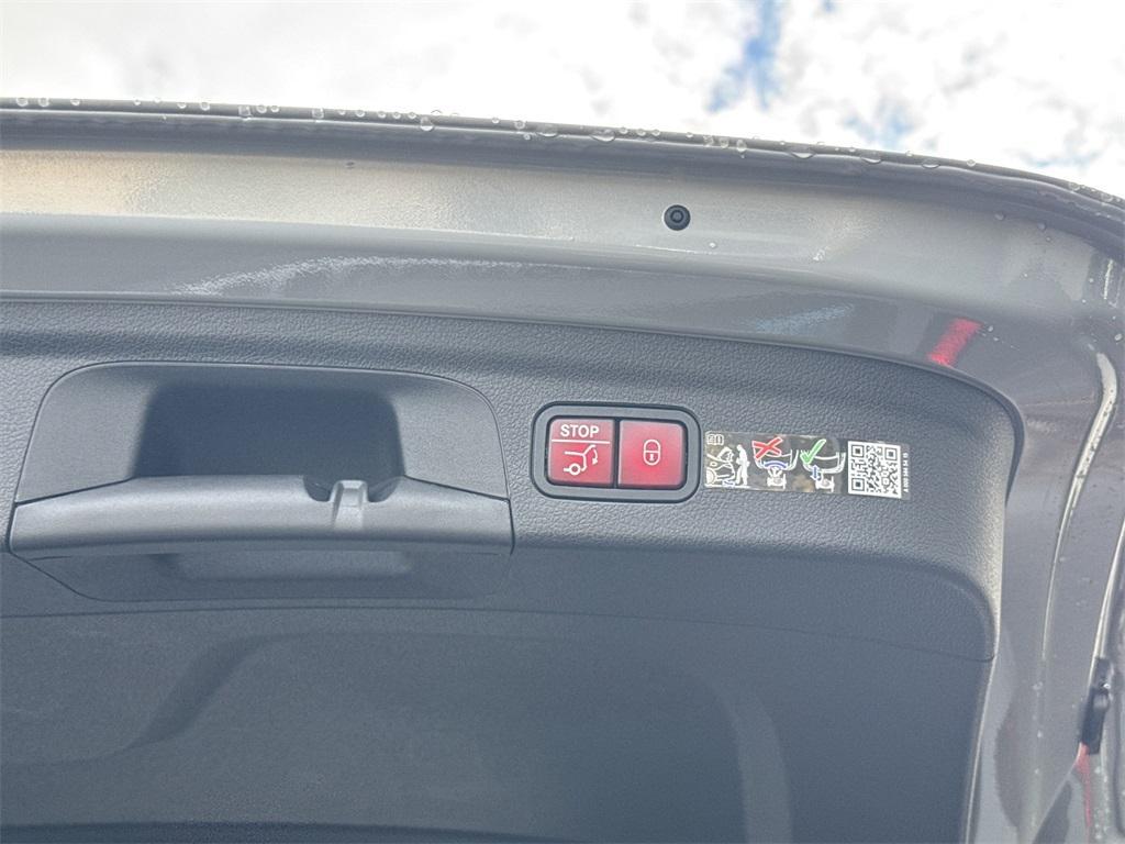 new 2026 Mercedes-Benz GLE 350 car, priced at $80,340