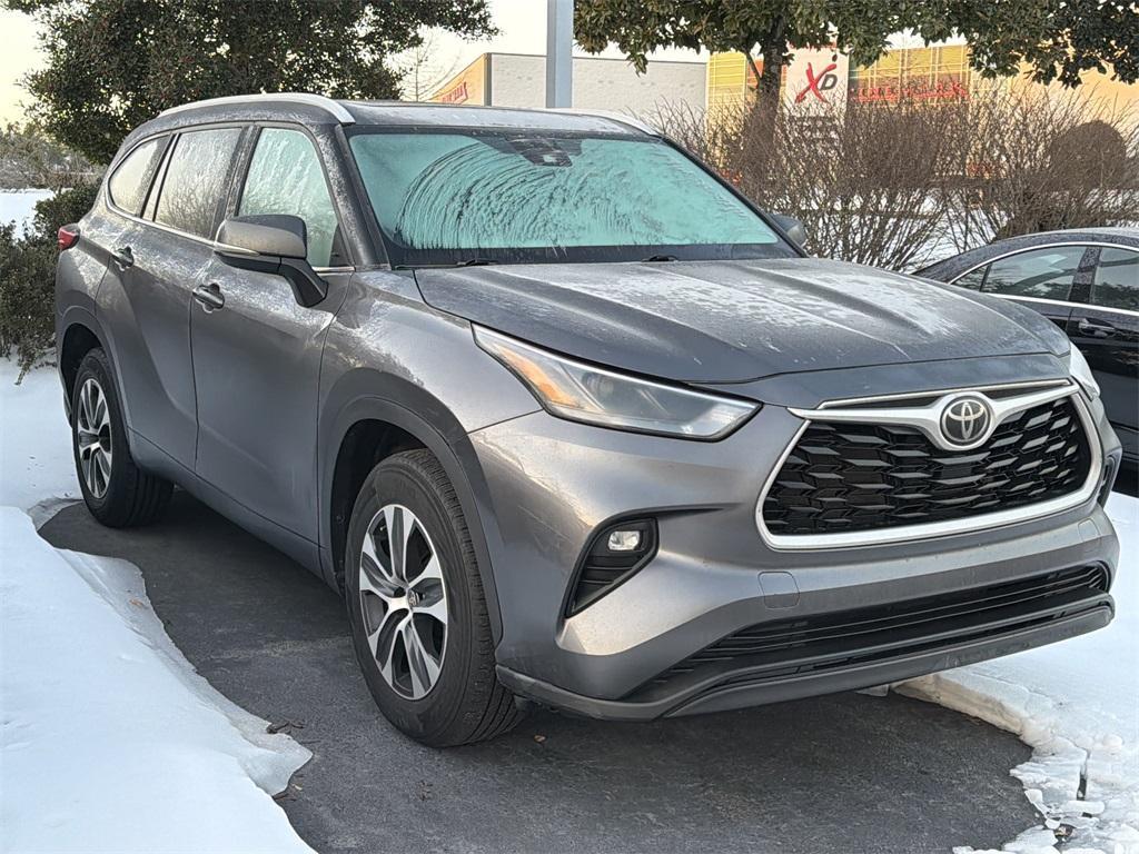 used 2023 Toyota Highlander car, priced at $34,500