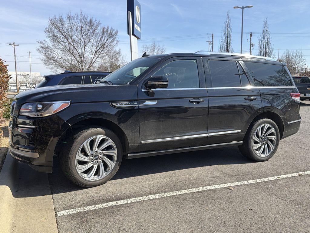 used 2024 Lincoln Navigator car, priced at $62,606