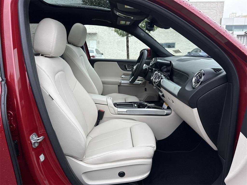 new 2025 Mercedes-Benz GLB 250 car, priced at $50,235