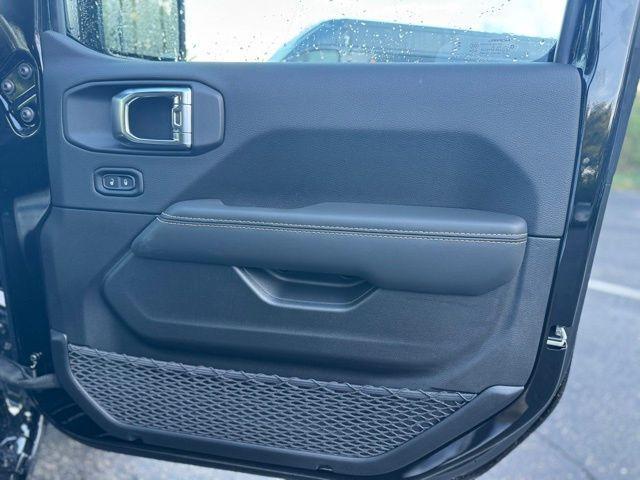 new 2025 Jeep Wrangler car, priced at $43,988