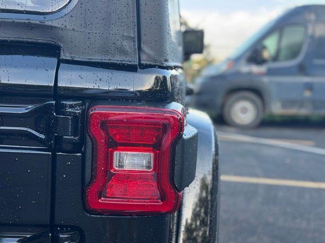 new 2025 Jeep Wrangler car, priced at $43,988