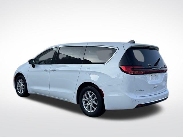 used 2024 Chrysler Pacifica car, priced at $26,000