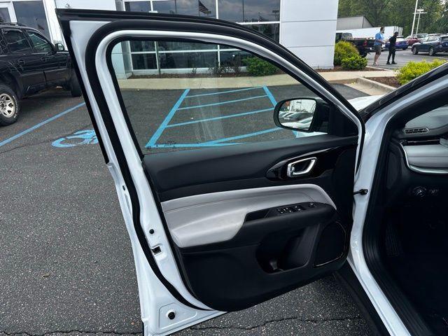 new 2025 Jeep Compass car, priced at $28,947