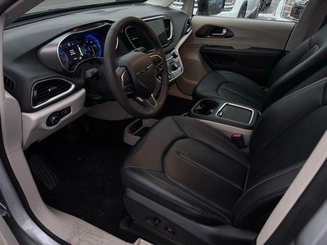 used 2024 Chrysler Pacifica car, priced at $29,000