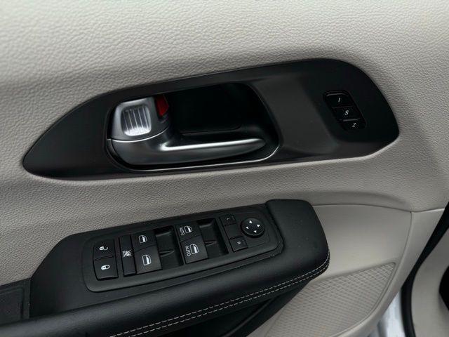 used 2024 Chrysler Pacifica car, priced at $29,000