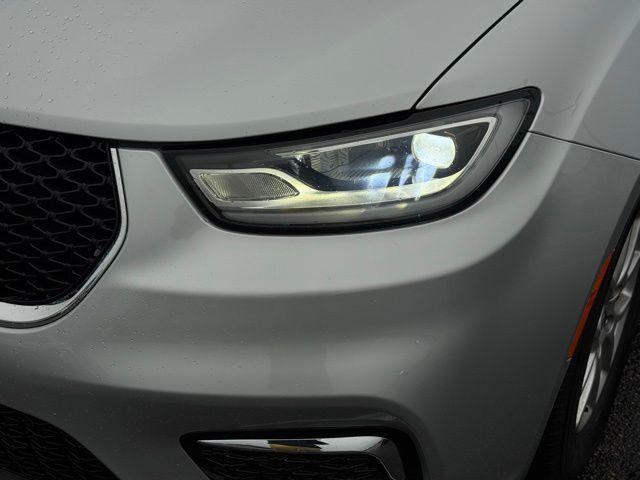 used 2024 Chrysler Pacifica car, priced at $29,000