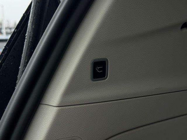 used 2024 Chrysler Pacifica car, priced at $29,000