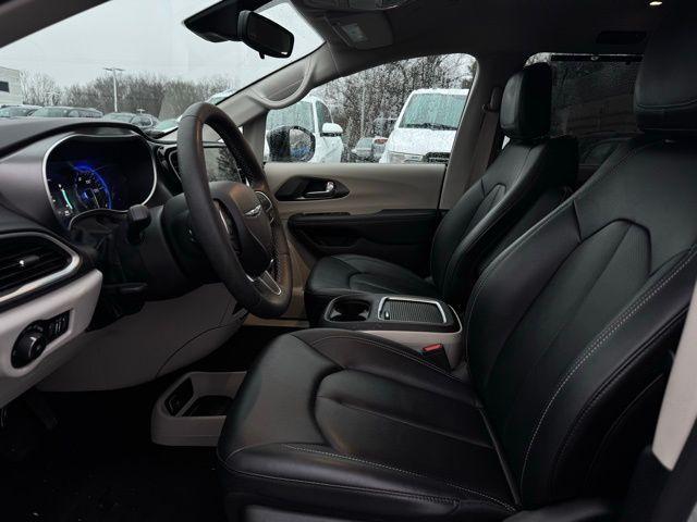 used 2024 Chrysler Pacifica car, priced at $29,000
