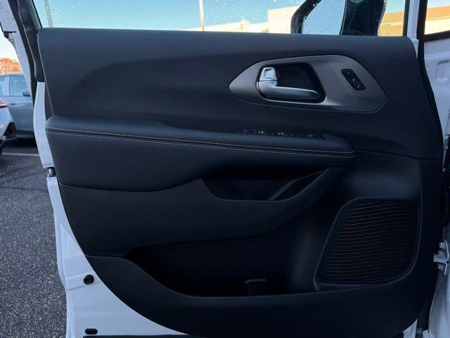 new 2026 Chrysler Pacifica car, priced at $46,712