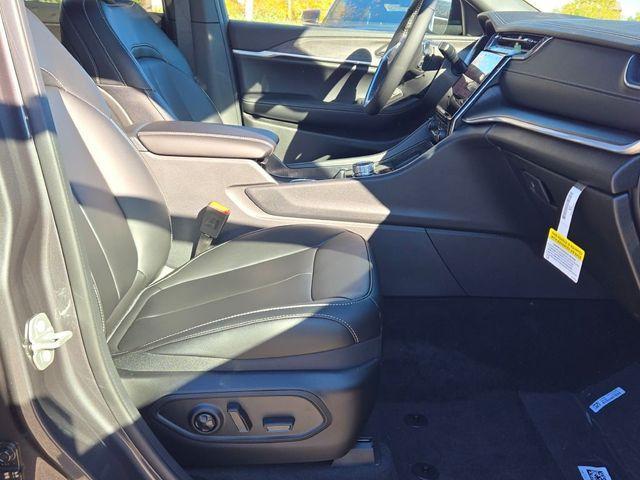 new 2025 Jeep Grand Cherokee L car