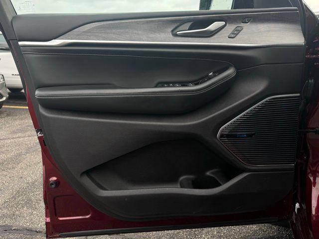 used 2022 Jeep Grand Cherokee car, priced at $30,386