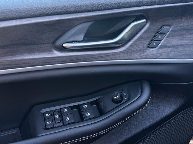 new 2025 Jeep Grand Cherokee car, priced at $45,771