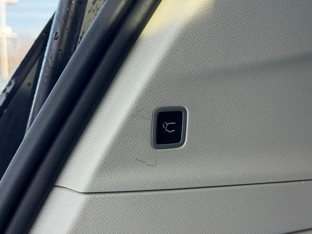 used 2024 Chrysler Pacifica car, priced at $29,000