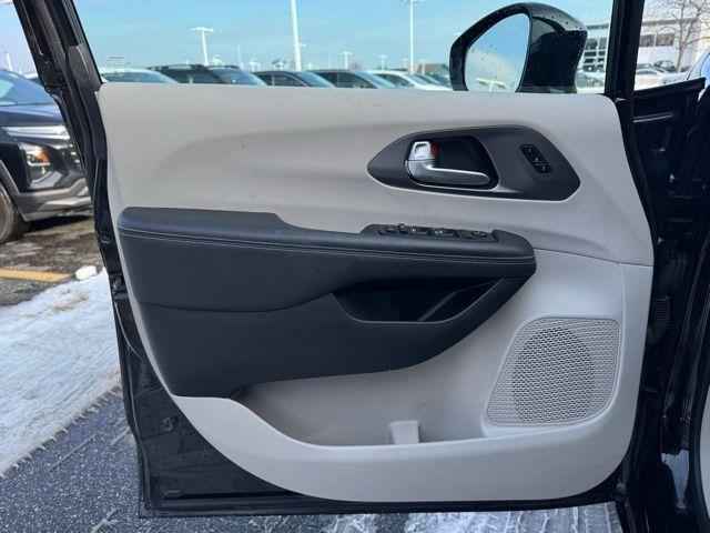 used 2024 Chrysler Pacifica car, priced at $29,000