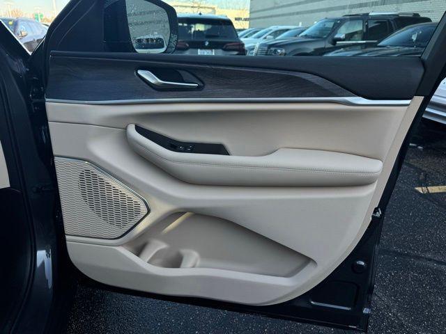 new 2025 Jeep Grand Cherokee L car