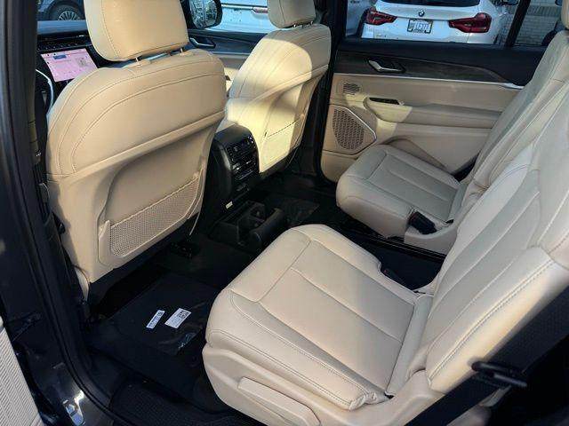 new 2025 Jeep Grand Cherokee L car