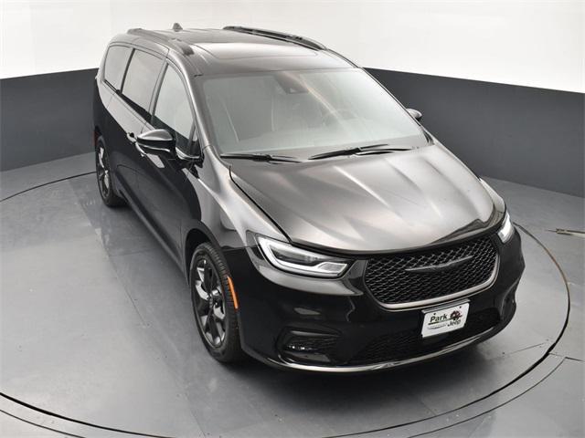 new 2026 Chrysler Pacifica car, priced at $54,405