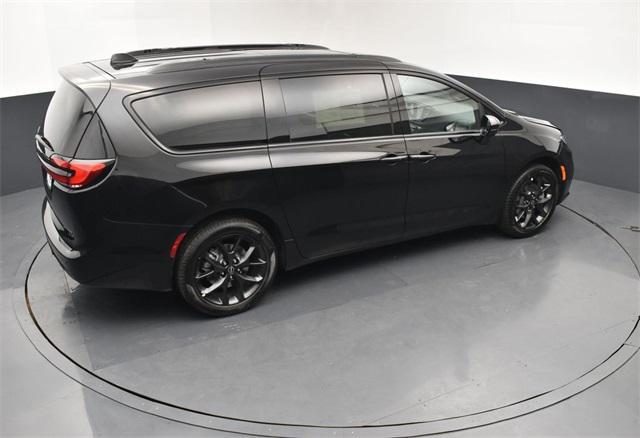 new 2026 Chrysler Pacifica car, priced at $54,405