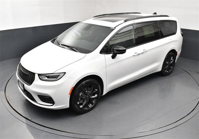 new 2026 Chrysler Pacifica car, priced at $51,065
