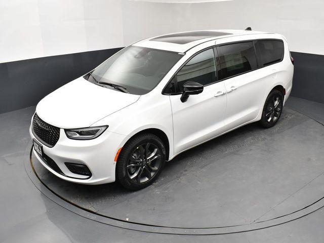new 2026 Chrysler Pacifica car, priced at $45,955