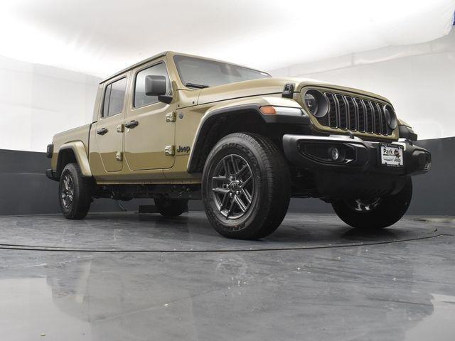 new 2026 Jeep Gladiator car, priced at $46,010