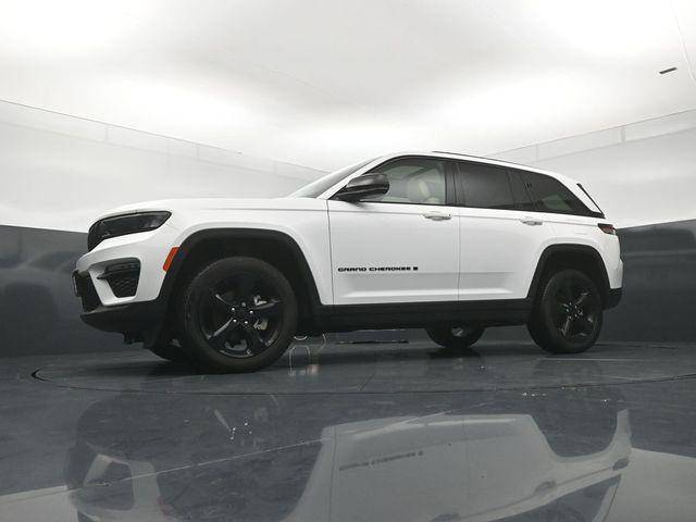 used 2025 Jeep Grand Cherokee car, priced at $37,334