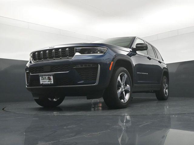 new 2026 Jeep Grand Cherokee car, priced at $43,575