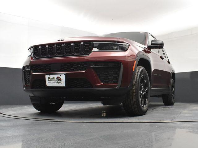 new 2026 Jeep Grand Cherokee car, priced at $43,905