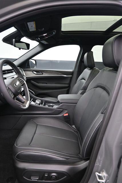new 2027 Jeep Grand Cherokee car, priced at $55,720