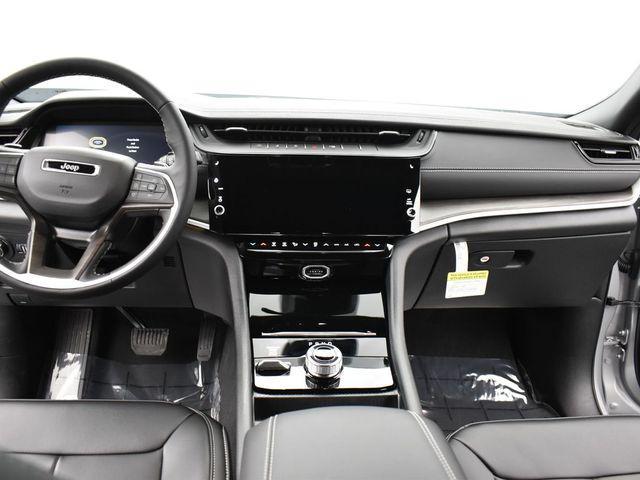 new 2026 Jeep Grand Cherokee car, priced at $44,375