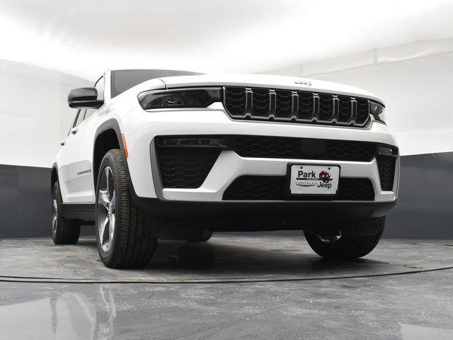new 2026 Jeep Grand Cherokee car, priced at $43,905
